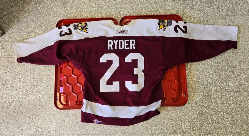 Daniel Ryder 2005-06 Reebok game worn maroon jersey